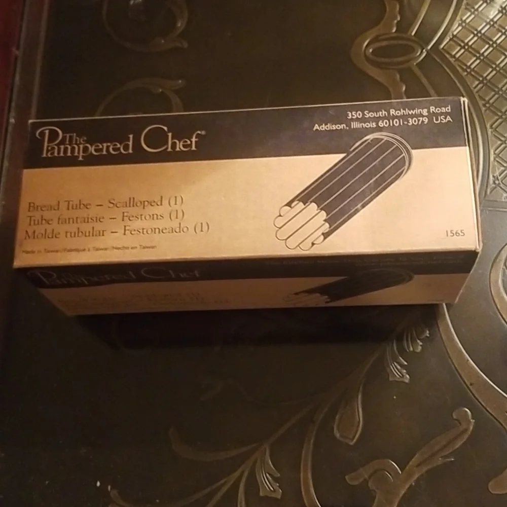 Pampered Chef Scalloped Bread Tube New + Garlic Slicer/ Chopper New